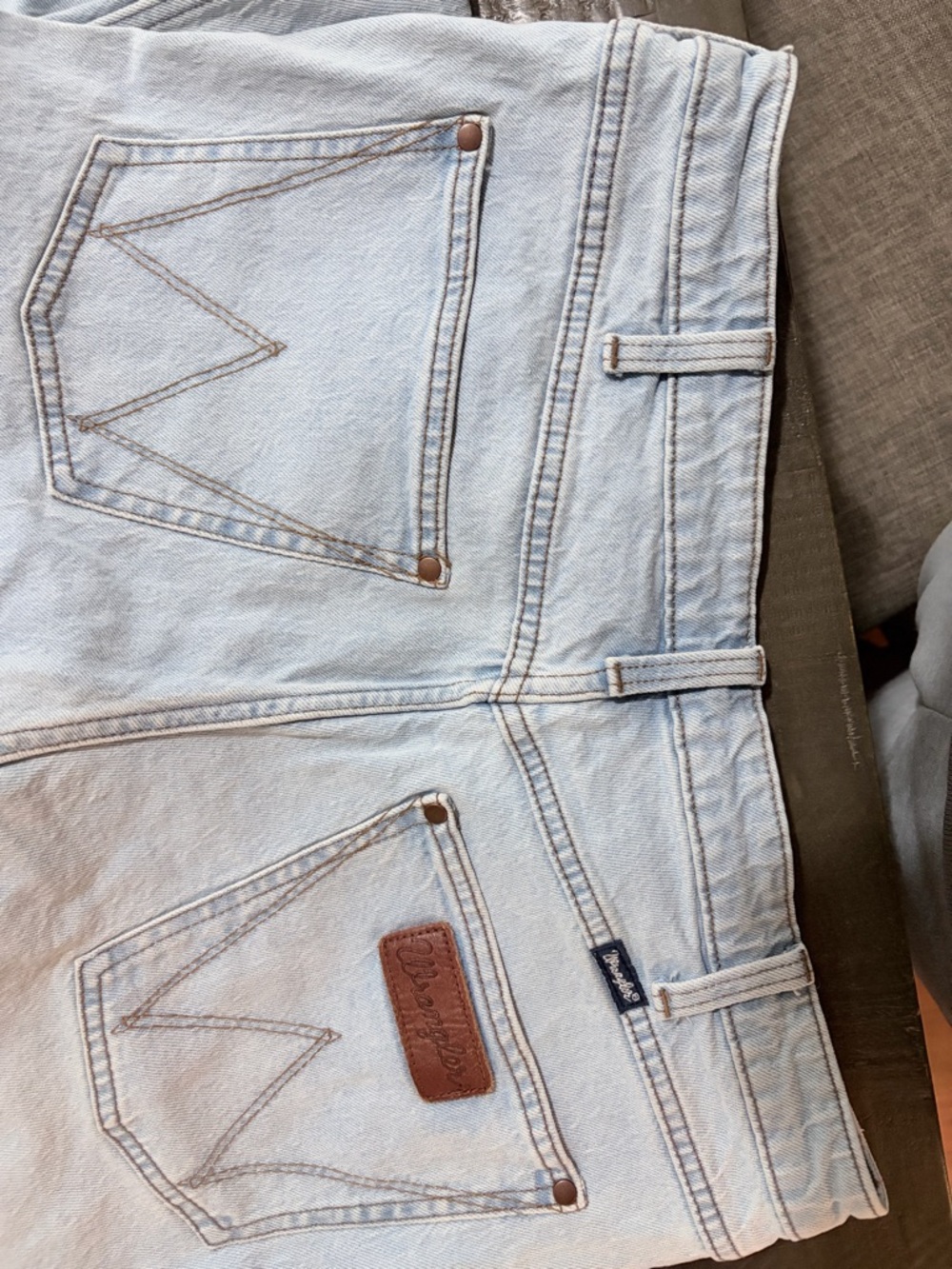 Wrangler Light Blue Relaxed Men’s Jeans with Pocket Patch